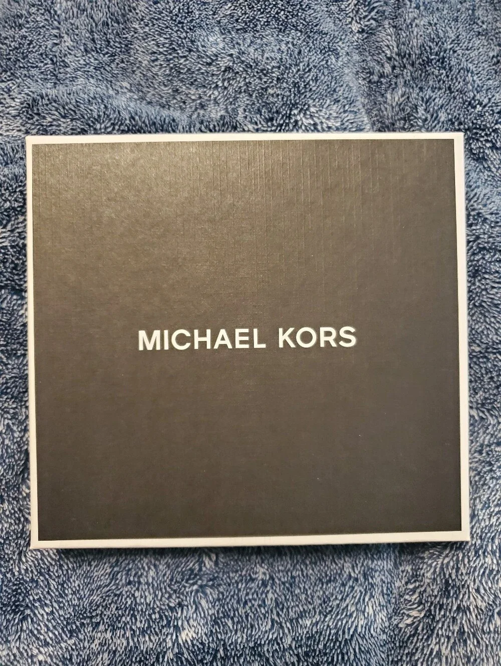 Michael Kors Wallet & Keychain Set